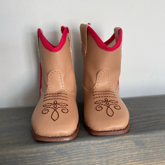 Maplelea Doll Brianne’s Cowgirl Boots with Hot Pink Trim and Embroidered Design - Picture 3 of 7